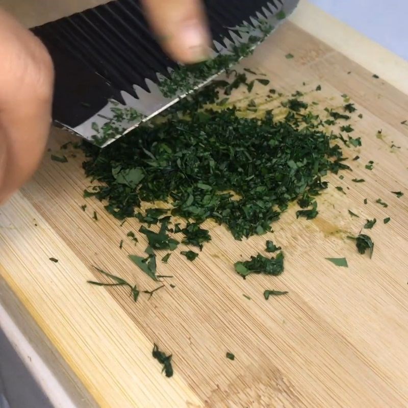 Bước 4 Sơ chế rau ngót cháo chim bồ câu cho bé