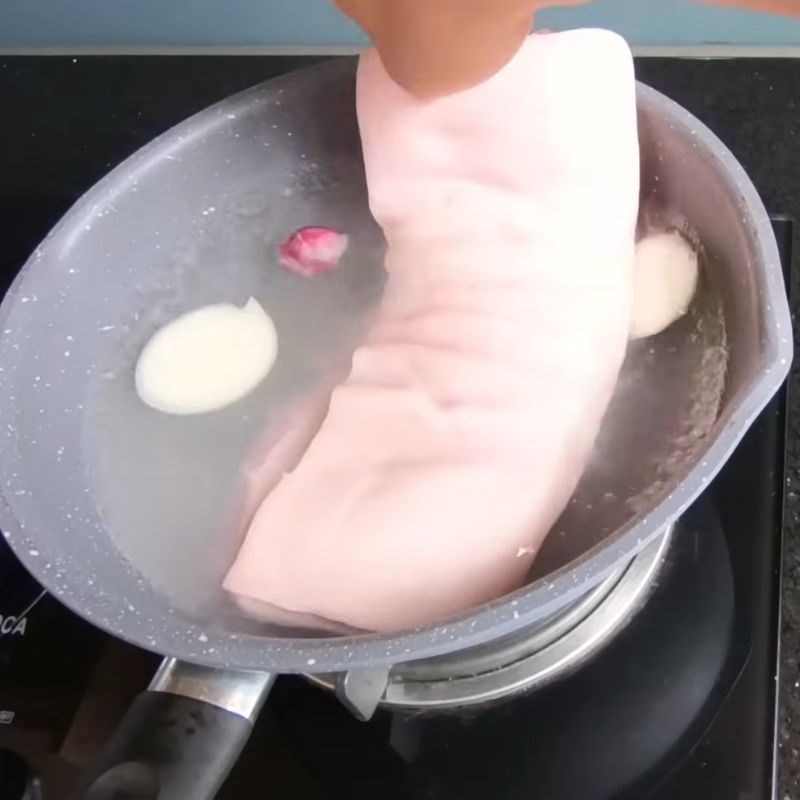 Bước 1 Sơ chế thịt ba rọi thịt heo quay tại nhà