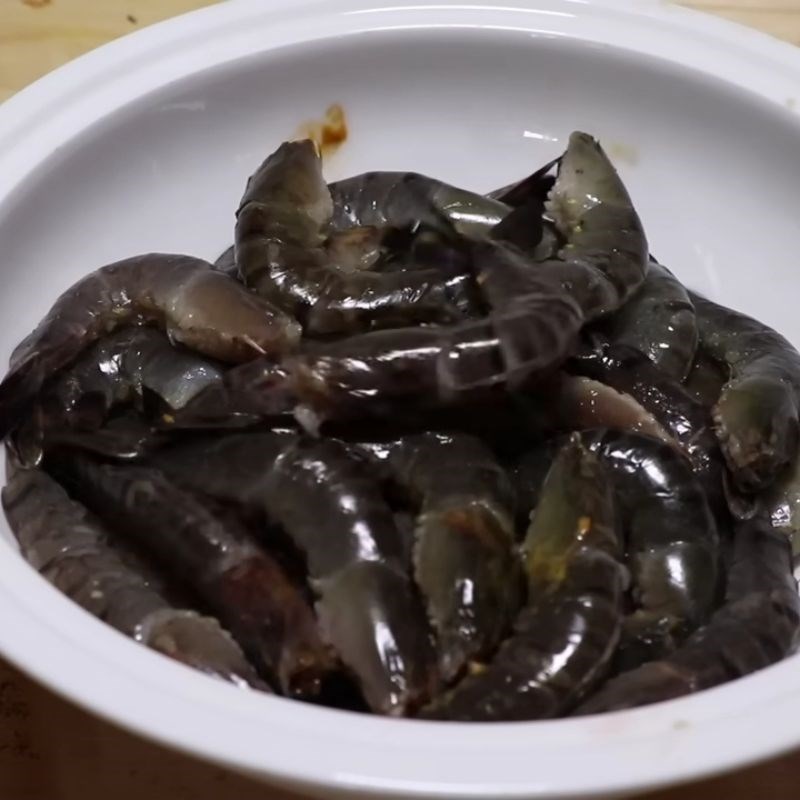 Bước 1 Sơ chế tôm sú đúng cách tôm xóc tỏi