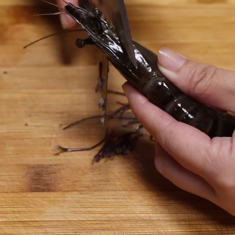 Bước 1 Sơ chế tôm sú đúng cách tôm xóc tỏi