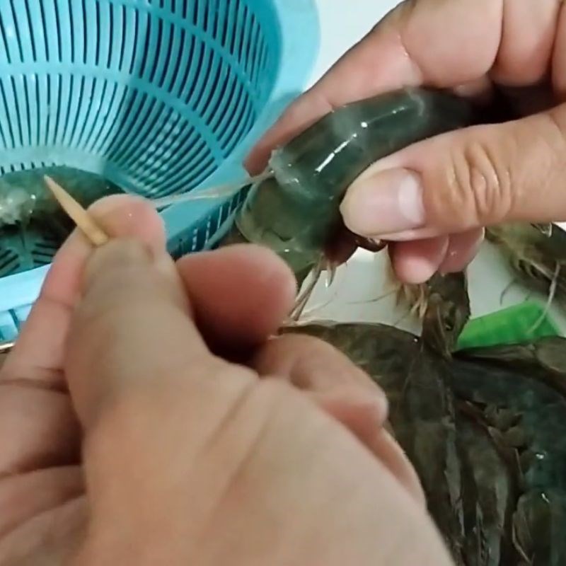 Bước 2 Sơ chế tôm và bạch tuộc Lẩu ngọt thập cẩm