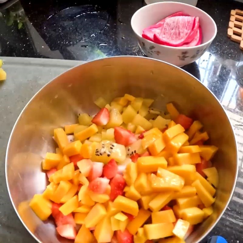 Bước 1 Sơ chế trái cây và chuẩn bị bột rau câu rau câu trái cây thập cẩm