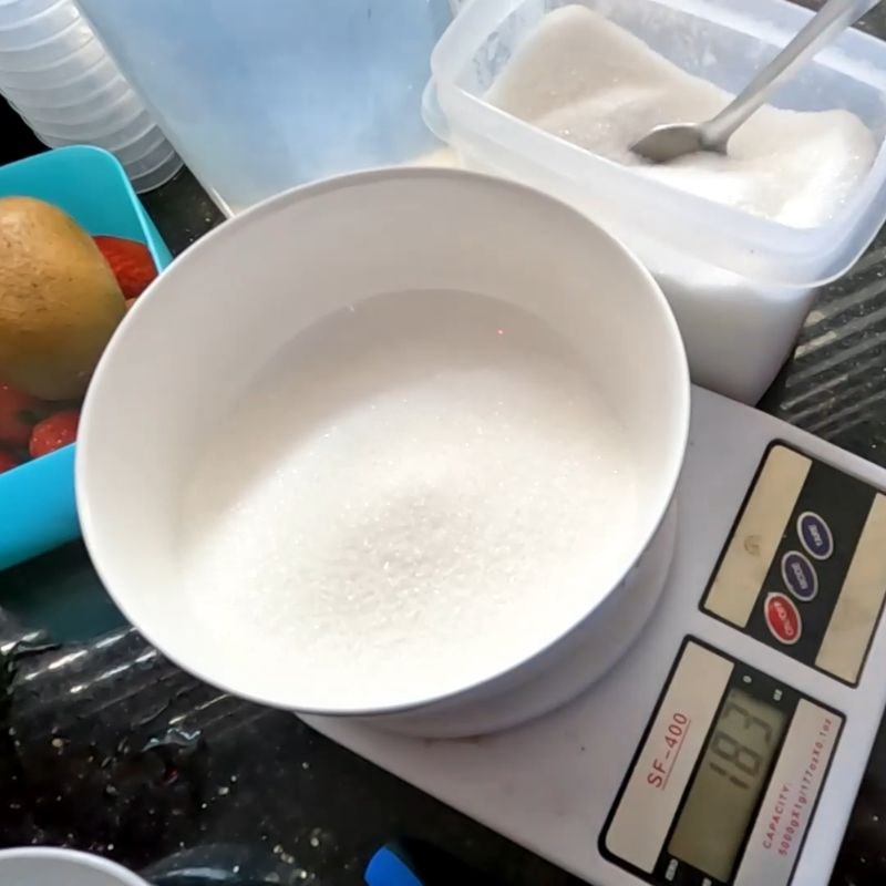 Bước 1 Sơ chế trái cây và chuẩn bị bột rau câu rau câu trái cây thập cẩm