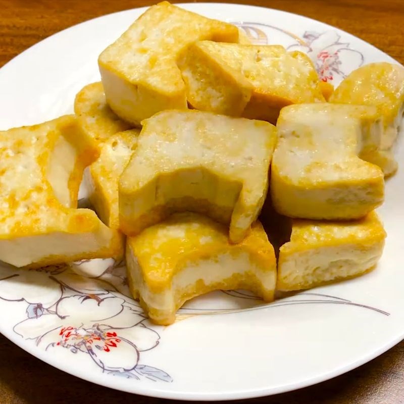 Bước 1 Sơ chế và chiên sơ đậu phụ thịt rang đậu