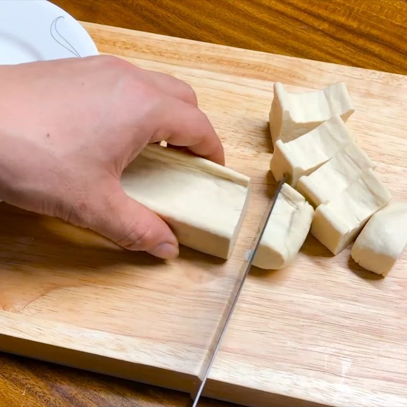 Bước 1 Sơ chế và chiên sơ đậu phụ thịt rang đậu