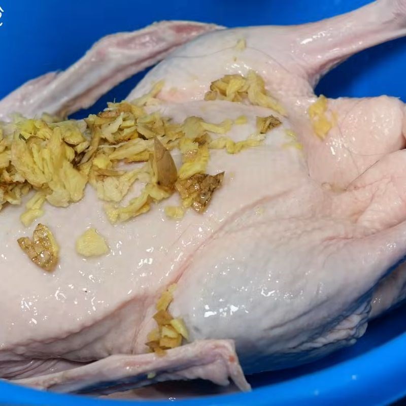 Bước 1 Sơ chế và khử mùi vịt vịt quay da giòn