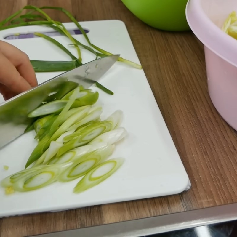 Bước 2 Sơ chế và ướp hỗn hợp rau củ phụ Kim chi cải thảo muối ăn liền