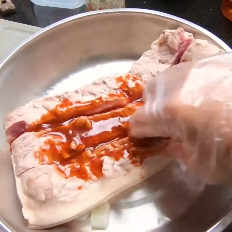 Bước 3 Tẩm ướp thịt heo quay thịt heo quay tại nhà