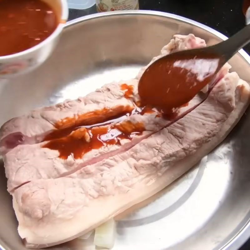 Bước 3 Tẩm ướp thịt heo quay thịt heo quay tại nhà