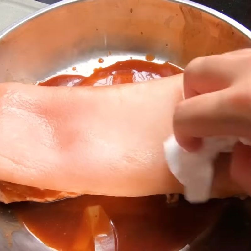 Bước 3 Tẩm ướp thịt heo quay thịt heo quay tại nhà