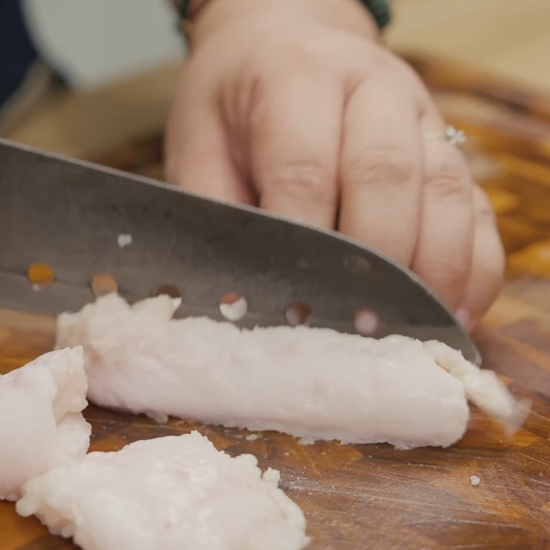 Bước 2 Thái mỡ lợn đều miếng Mỡ lợn rán