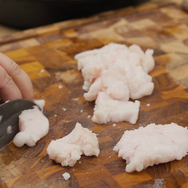 Bước 2 Thái mỡ lợn đều miếng Mỡ lợn rán