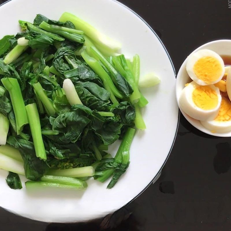 Bước 5 Thành phẩm ngồng cải luộc chấm trứng