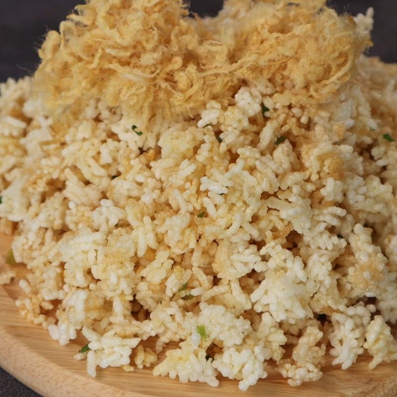 Bước 5 Thành phẩm cơm cháy từ cơm nguội