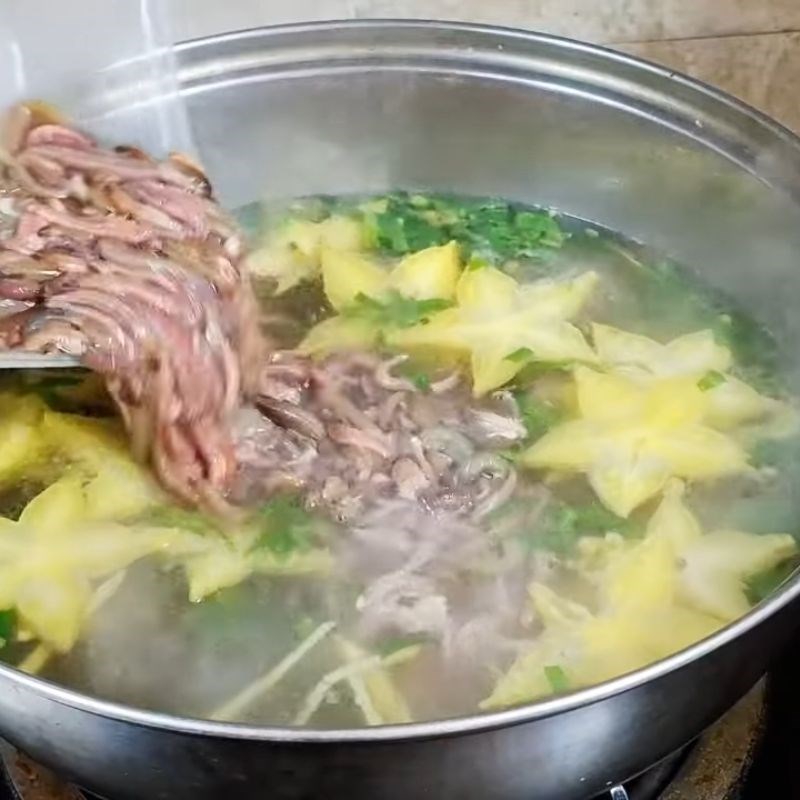 Bước 3 Thêm rươi và rau cải ngồng canh rươi khế chua