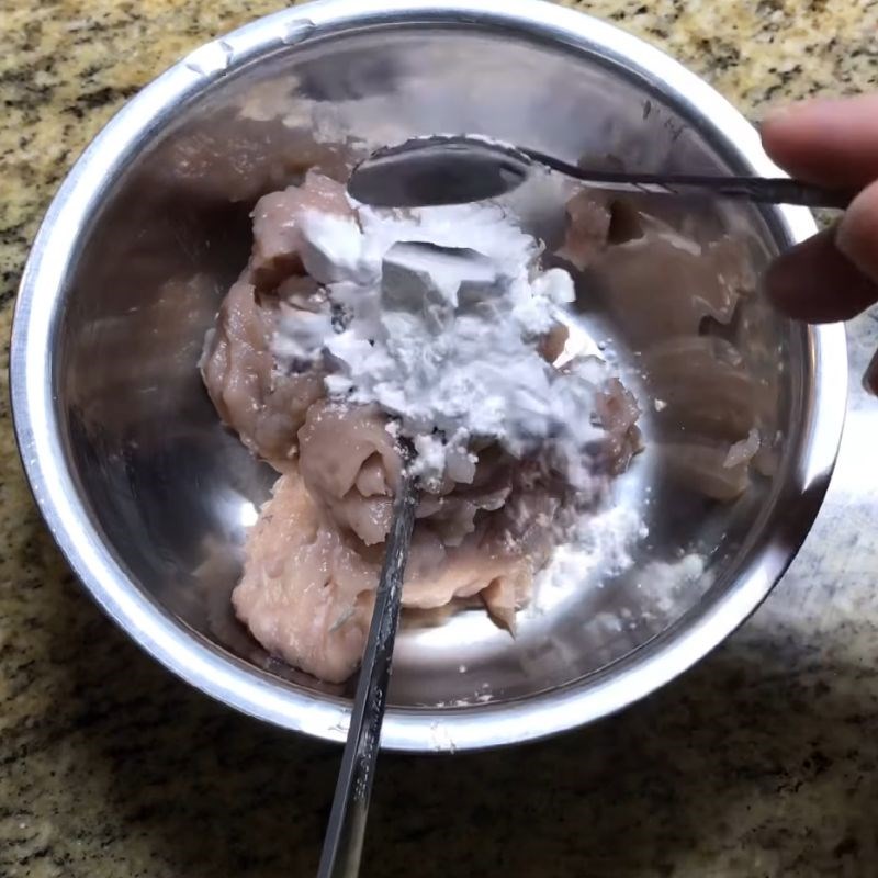 Bước 3 Trộn bột và gia vị (tùy chọn) Xúc xích cho bé