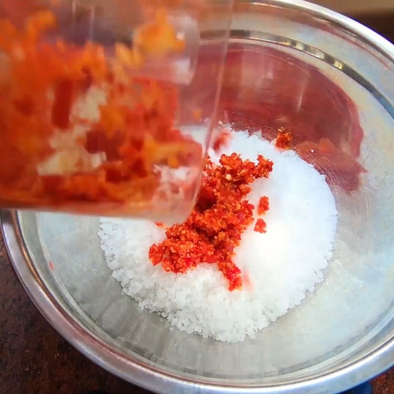 Bước 2 Trộn hỗn hợp muối Muối chấm xoài