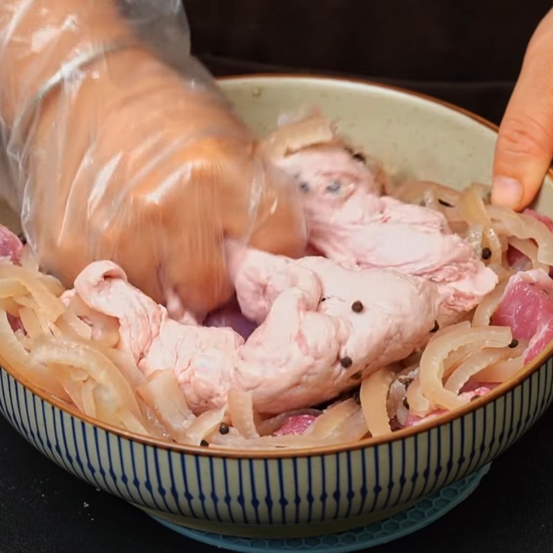 Bước 3 Trộn và nêm nếm nhân thịt nguội Thịt nguội