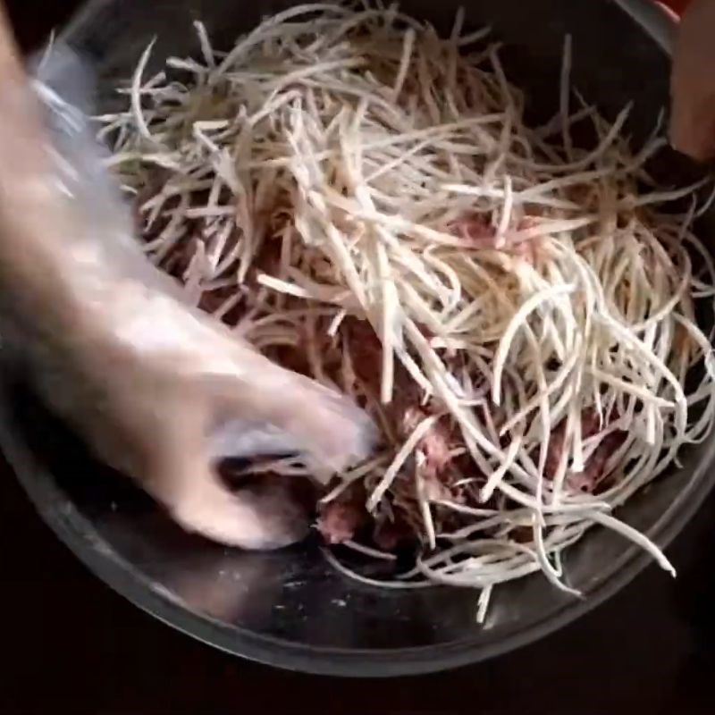 Bước 3 Trộn và ướp nhân chả giò Chả giò miền Tây