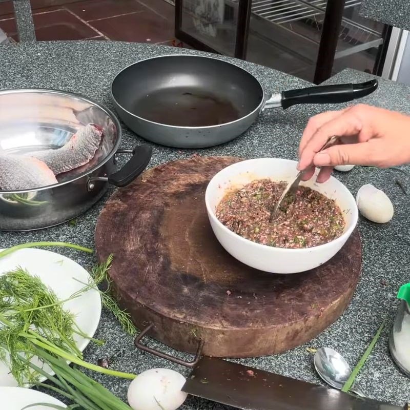 Bước 2 Trộn và ướp xương cá băm làm mọc Cá nấu ám