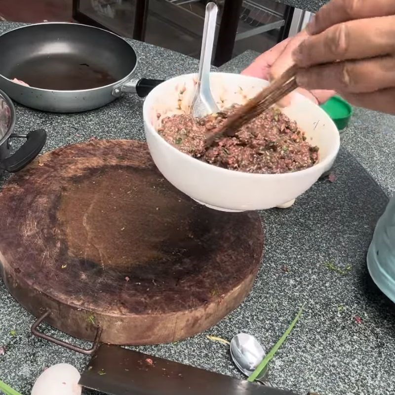 Bước 2 Trộn và ướp xương cá băm làm mọc Cá nấu ám