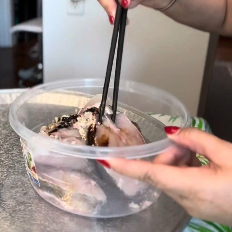 Bước 1 Ướp cá tầm đậm đà Cá tầm kho