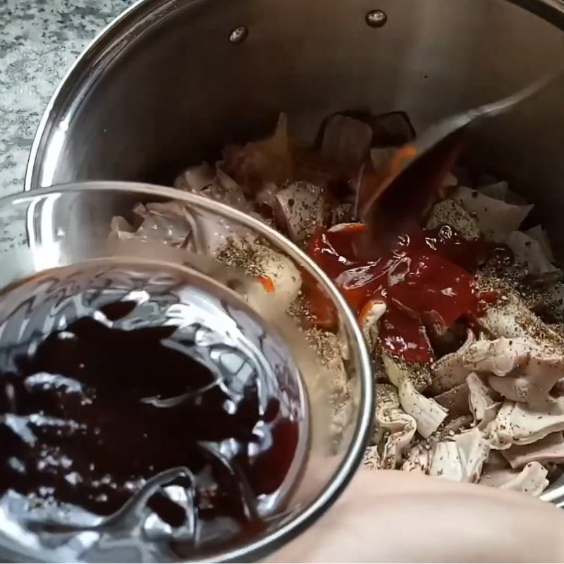 Bước 2 Ướp gia vị cho thịt Bao tử hầm tiêu đen