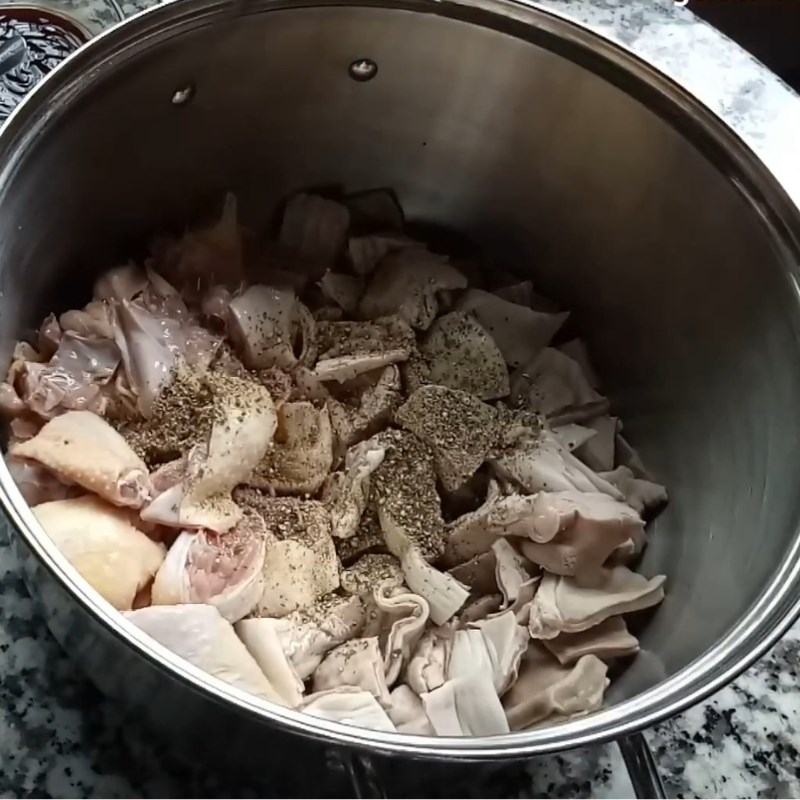 Bước 2 Ướp gia vị cho thịt Bao tử hầm tiêu đen