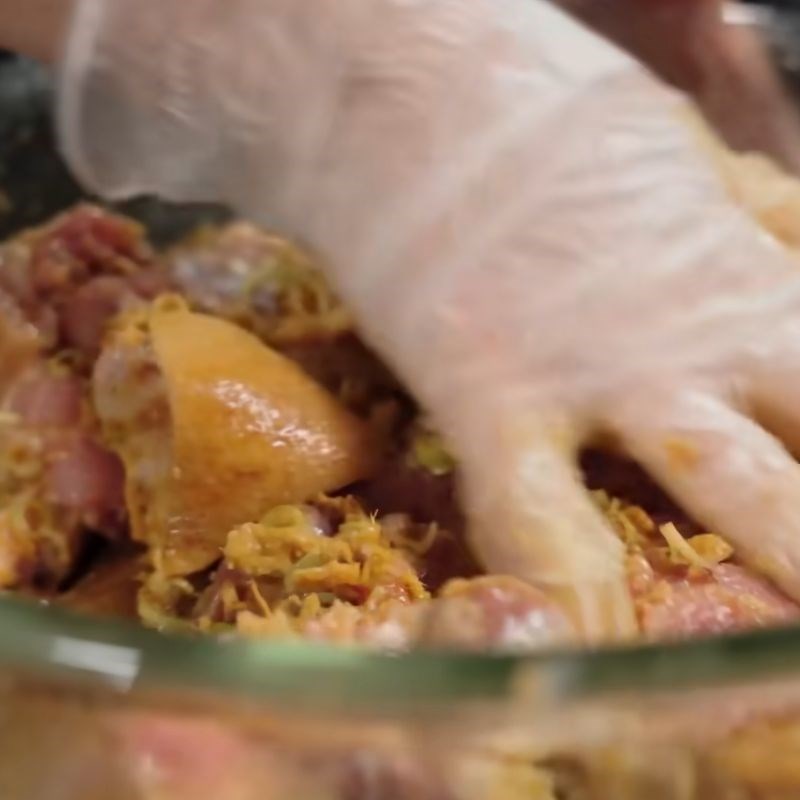 Bước 3 Ướp gia vị đậm đà cho món giả cầy Chân giò giả cầy không cần mẻ