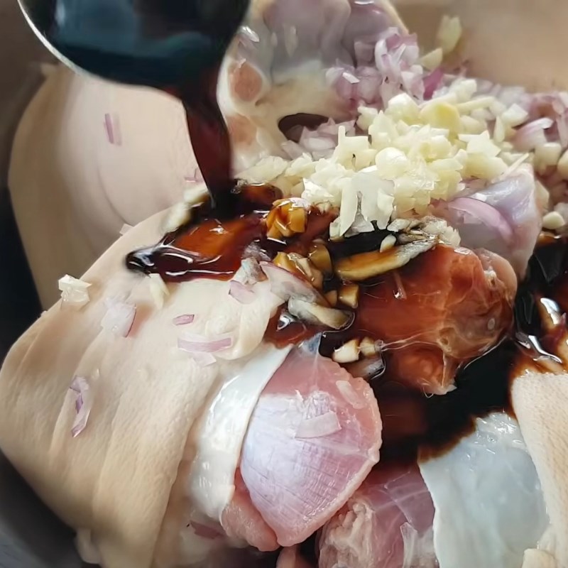 Bước 2 Ướp giò heo Giò heo phá lấu