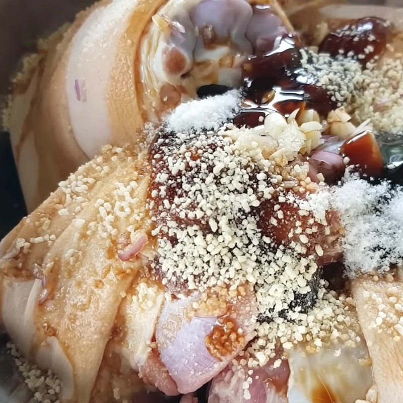 Bước 2 Ướp giò heo Giò heo phá lấu