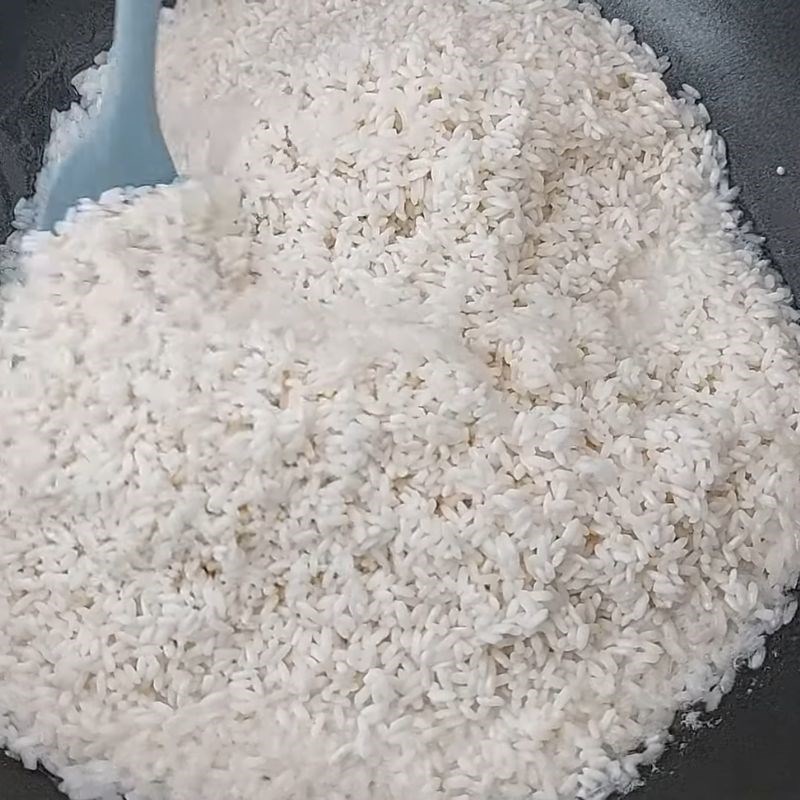 Bước 4 Xào nếp với nước cốt dừa - bí quyết nấu xôi dẻo thơm xôi trắng nước cốt dừa