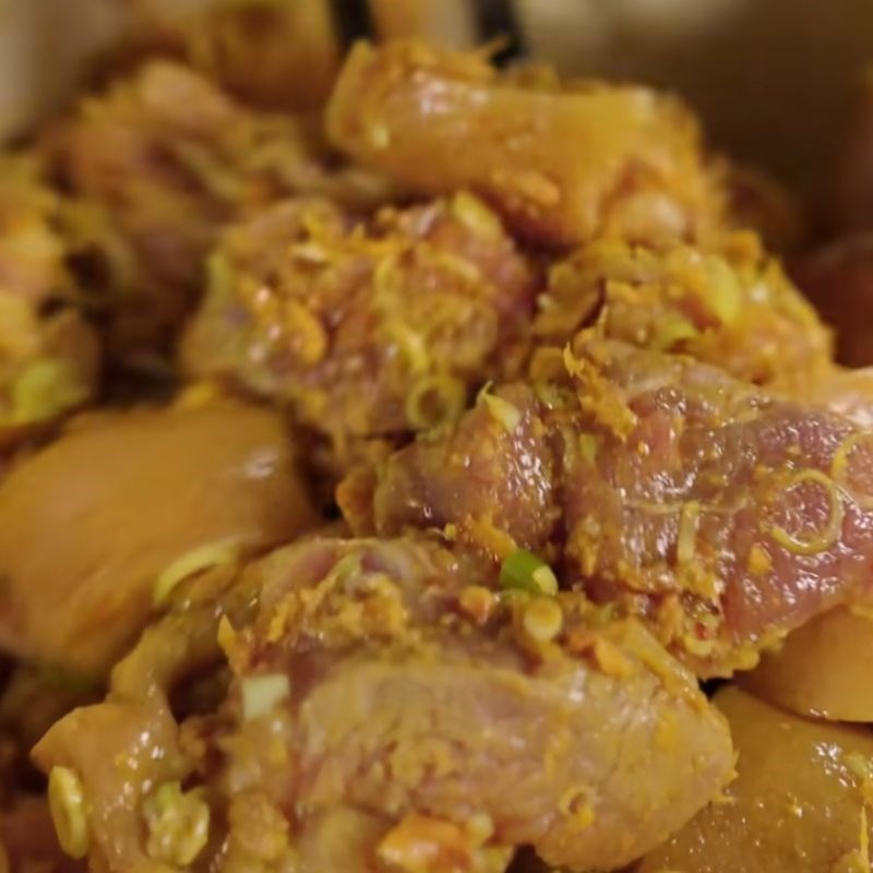 Bước 4 Xào săn thịt chân giò Chân giò giả cầy không cần mẻ