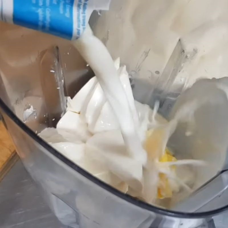 Bước 2 Xay nhuyễn hỗn hợp sốt hoàng kim lần 1 sốt trứng muối hoàng kim