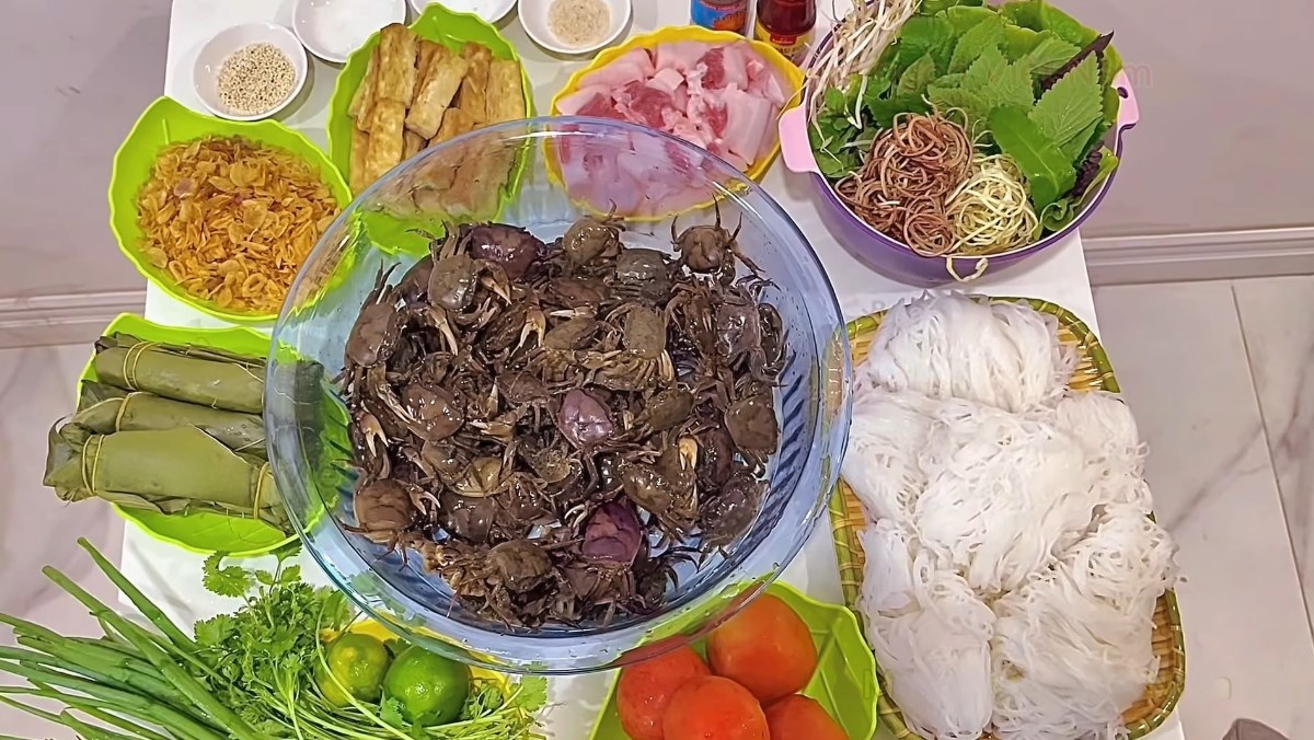 Nguyên liệu món ăn cách nấu bún riêu cua tóp mỡ thơm ngon, đậm đà chuẩn vị tại nhà siêu dễ