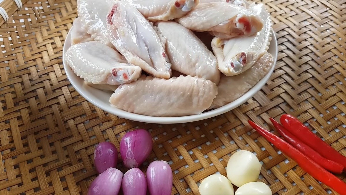 Nguyên liệu món ăn công thức làm gà chiên nước mắm giòn ngon đậm đà cùng salad cực hấp dẫn