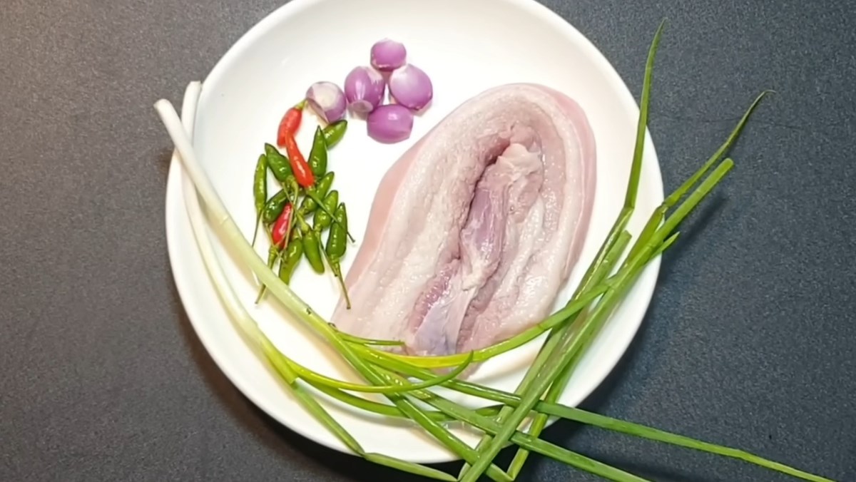 Nguyên liệu món ăn chia sẻ cách kho quẹt thịt ba rọi mặn ngọt đậm đà thơm nức cả gian bếp