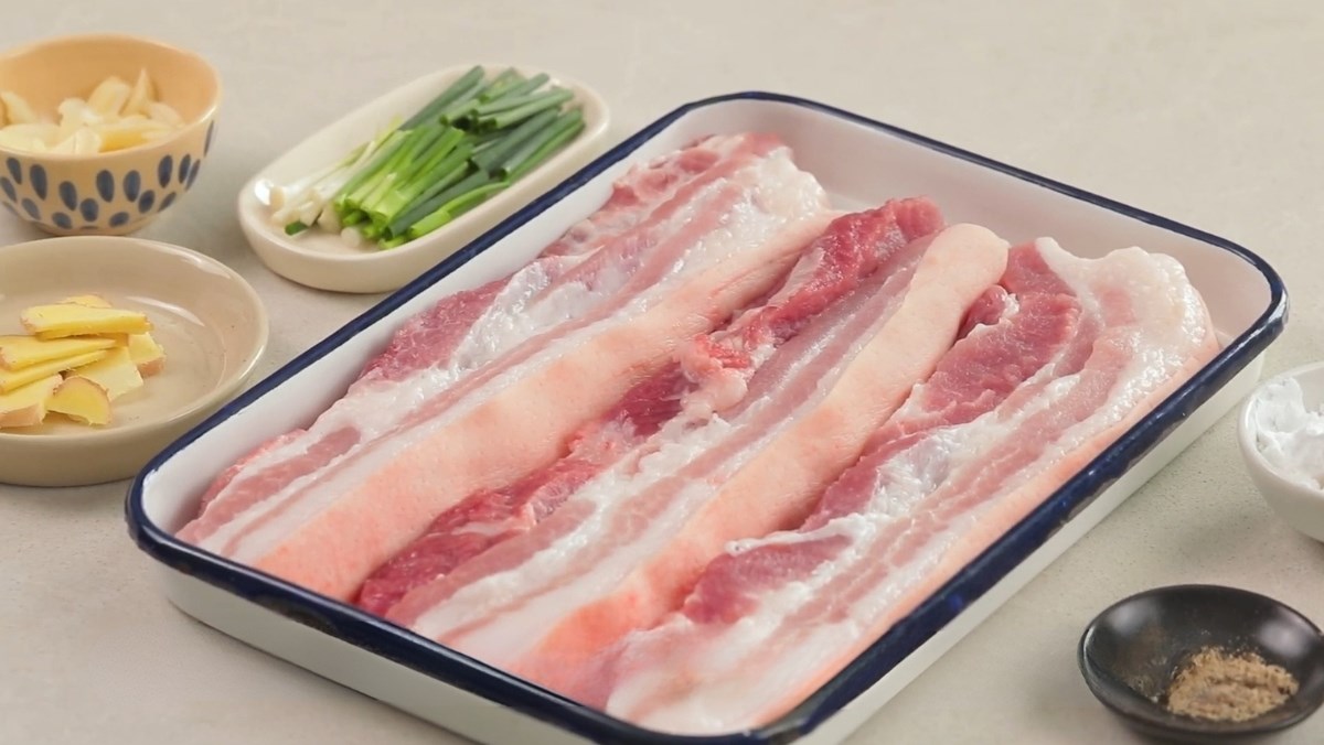 Nguyên liệu món ăn bí quyết làm thịt ba chỉ chiên giòn bì nổ tanh tách mà thịt vẫn mềm mọng