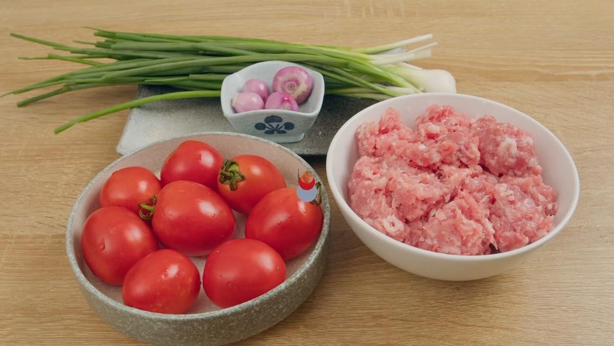 Nguyên liệu món ăn cách làm thịt băm sốt cà chua thơm ngon đậm đà cực kỳ đưa cơm tại nhà
