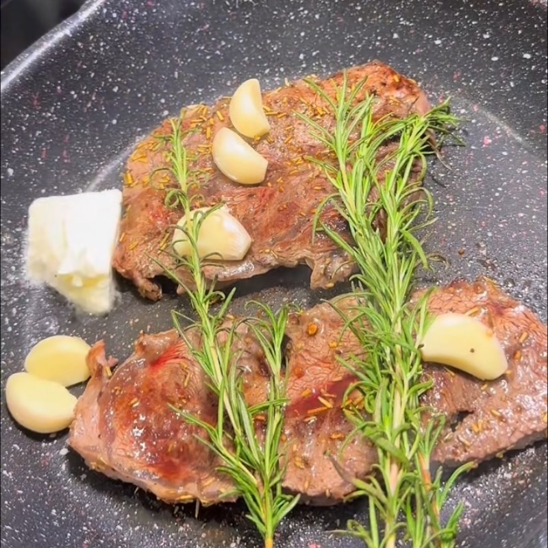 Bước 5 Áp chảo thịt bò sốt trứng muối Bò sốt trứng muối