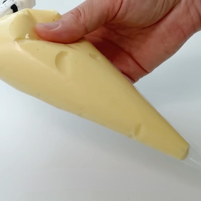 Bước 5 Bơm nhân và hoàn thiện Bánh rán Doremon từ bột mì