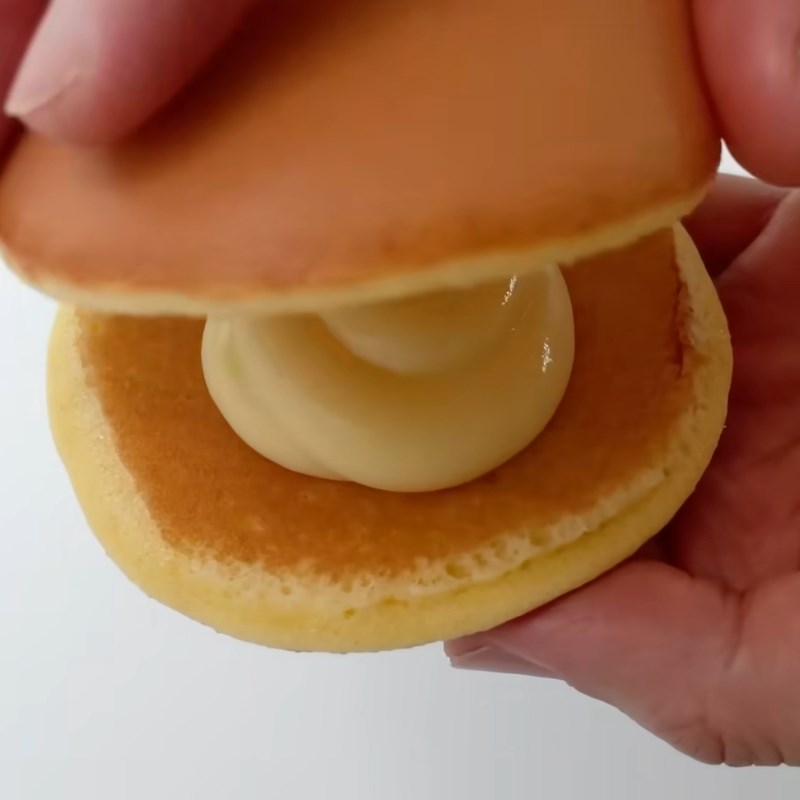 Bước 5 Bơm nhân và hoàn thiện Bánh rán Doremon từ bột mì