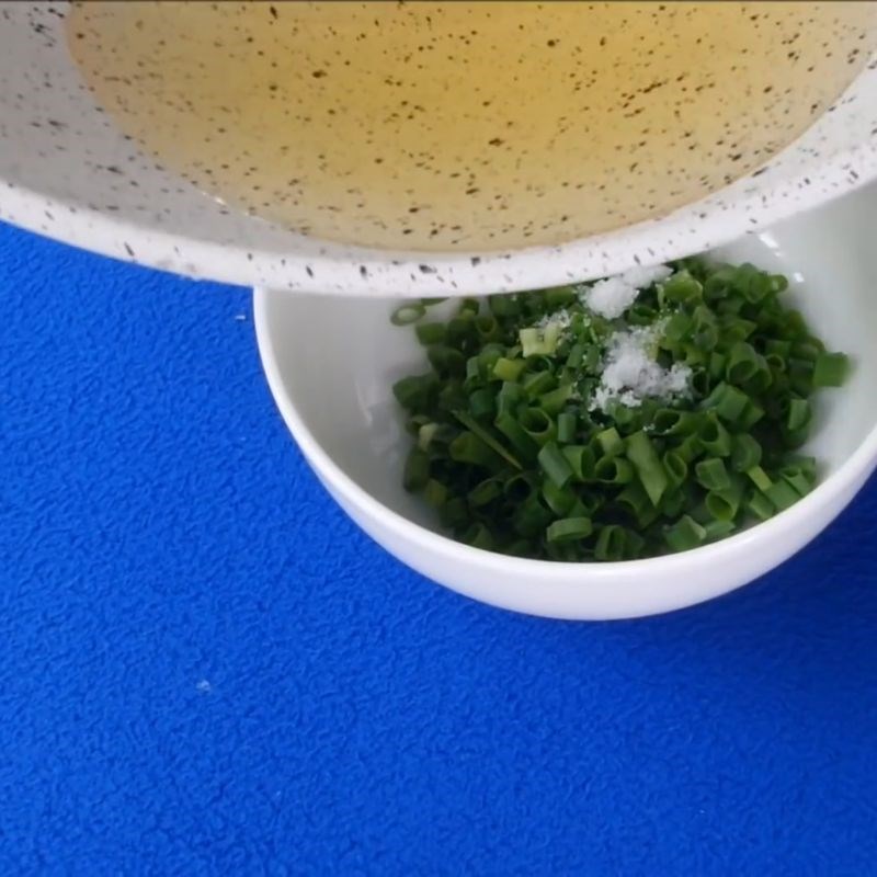 Bước 6 Cháy tôm và làm mỡ hành thơm lừng cơm âm phủ