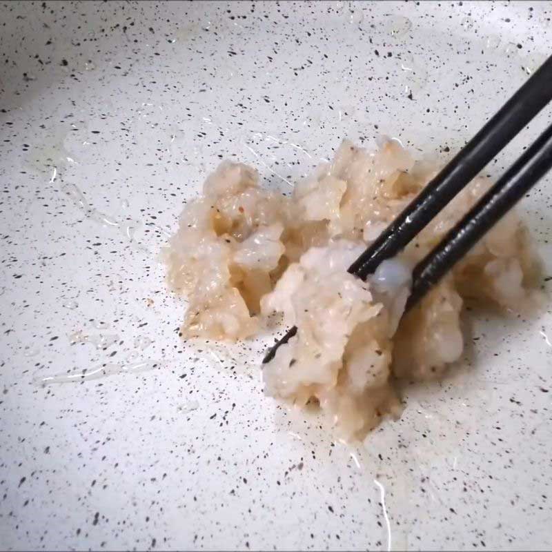 Bước 6 Cháy tôm và làm mỡ hành thơm lừng cơm âm phủ