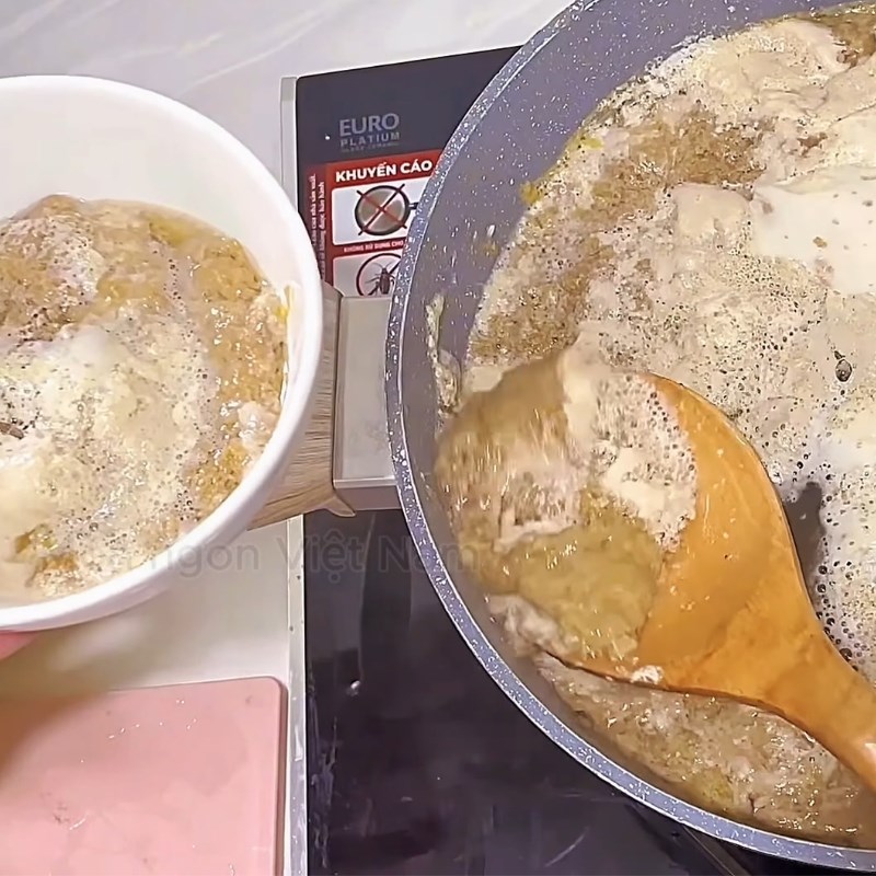 Bước 3 Chế biến gạch cua và riêu cua thơm lừng Bún riêu cua tóp mỡ