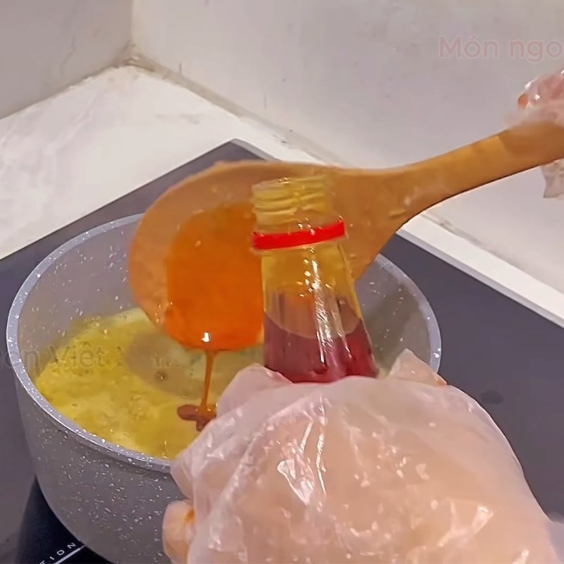 Bước 3 Chế biến gạch cua và riêu cua thơm lừng Bún riêu cua tóp mỡ