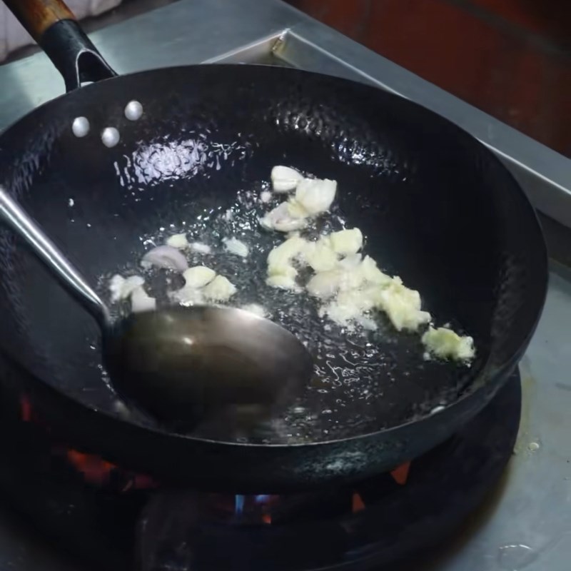 Bước 4 Chế biến mực xào cần tây dứa thơm ngon Mực xào cần tây dứa