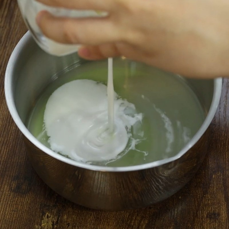 Bước 2 Chế biến phần bột lá dứa (màu xanh) Bánh da lợn nước cốt dừa