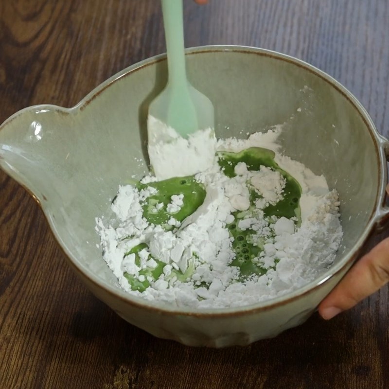 Bước 2 Chế biến phần bột lá dứa (màu xanh) Bánh da lợn nước cốt dừa