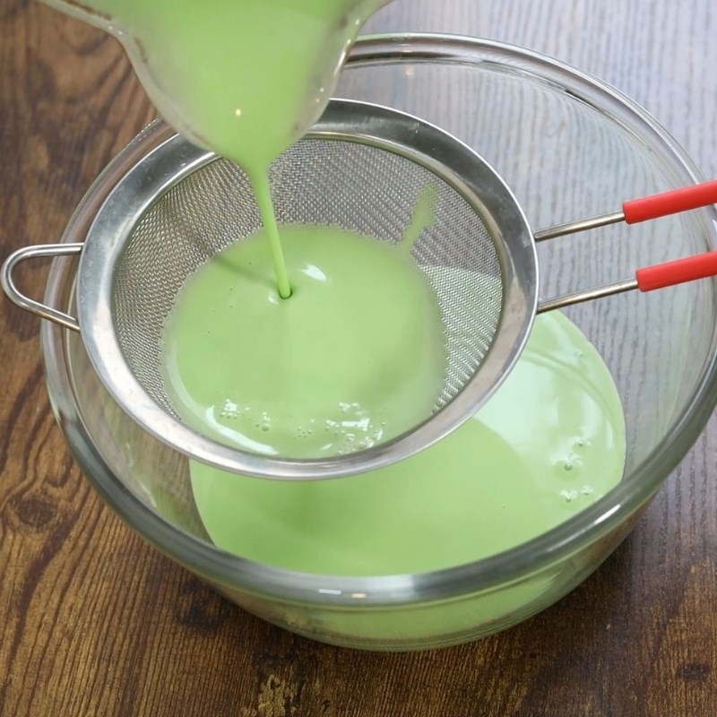 Bước 2 Chế biến phần bột lá dứa (màu xanh) Bánh da lợn nước cốt dừa